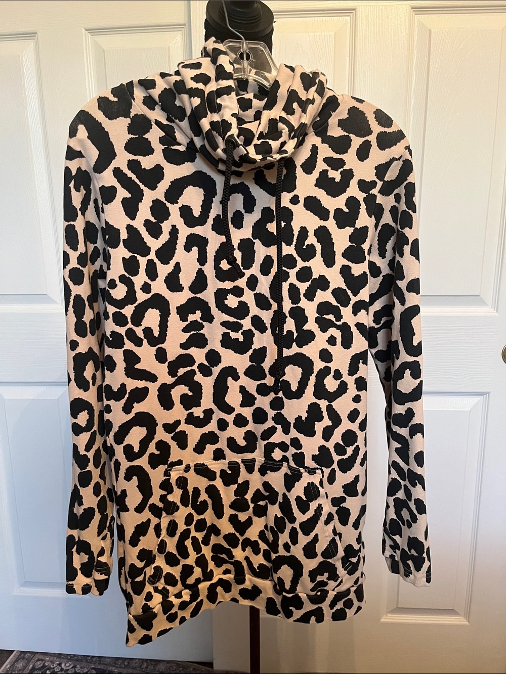 Lily & Lottie XL Leopard Print Tan and Black sweatshirt